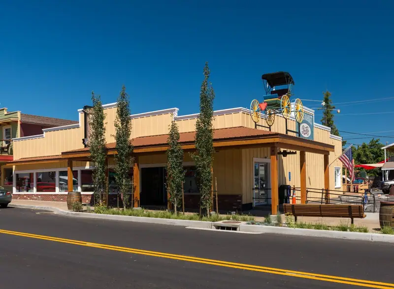 Western false-front storefronts in downtown Sisters, Oregon under a blue sky